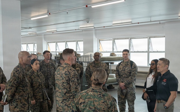 USECNAV visits MCRDSD