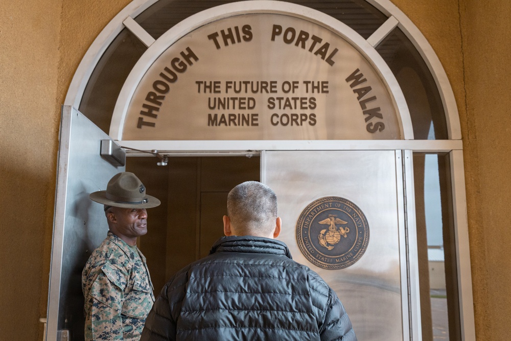 USECNAV visits MCRDSD