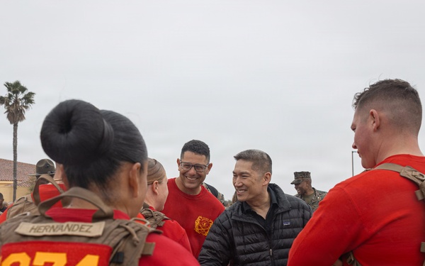 USECNAV visits MCRDSD