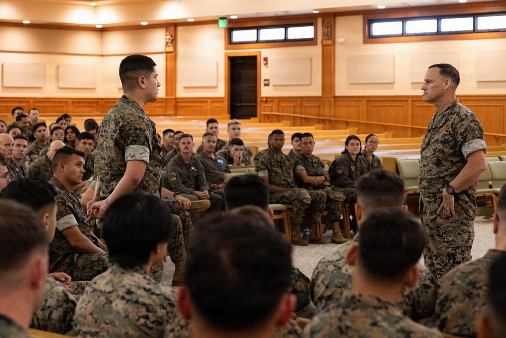 Leadership In Action | MCIPAC Commanding General hosts townhall at MCBH
