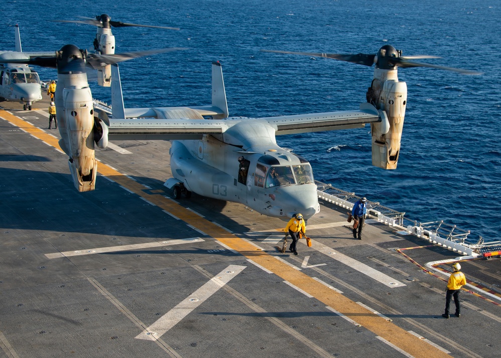 USS Essex Conducts Flight Operations