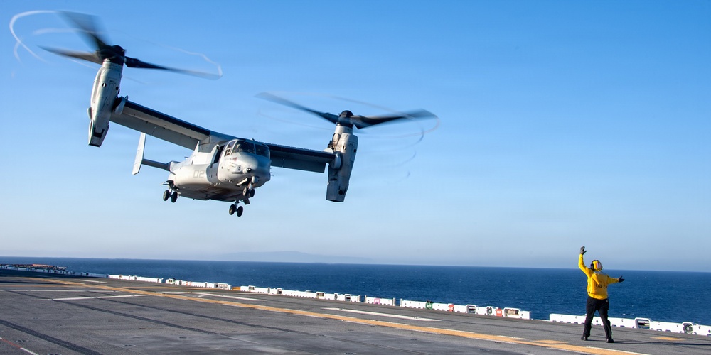 USS Essex Conducts Flight Operations