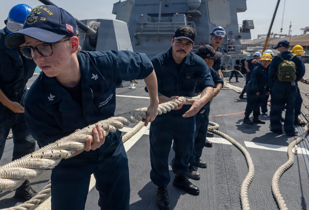 USS Delbert D. Black (DDG 119) Departs Jeddah, Saudi Arabia
