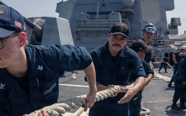 USS Delbert D. Black (DDG 119) Departs Jeddah, Saudi Arabia
