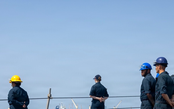 USS Delbert D. Black (DDG 119) Departs Jeddah, Saudi Arabia