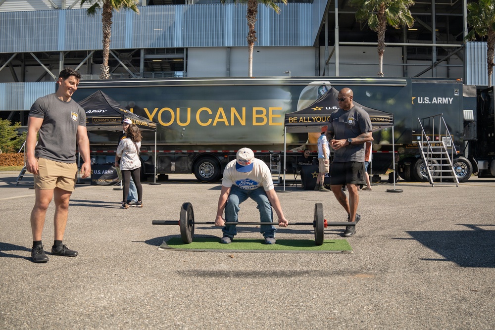 U.S. Army Accessions Mission Support Battalion &amp; Mobile Exhibit Company Displayed New Asset at Daytona 500