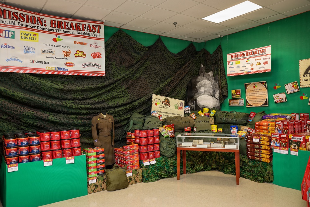 Fort Lee Commissary honors 6888th legacy through DeCA competition and author visit