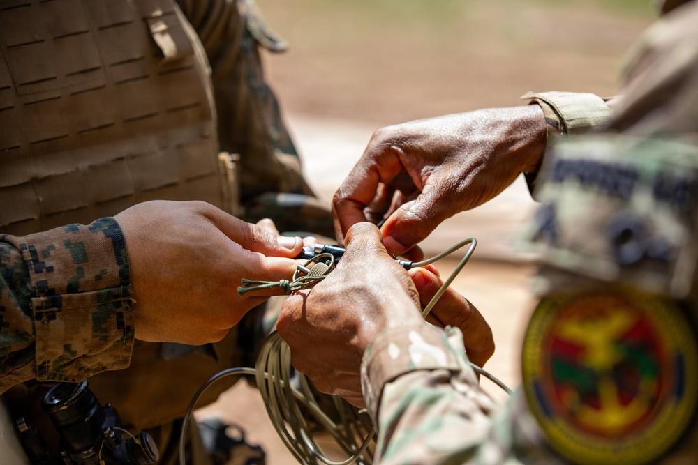 U.S. Marines and Panamanian Partners train on breaching techniques