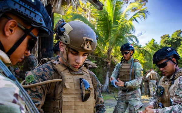 U.S. Marines and Panamanian Partners train on breaching techniques