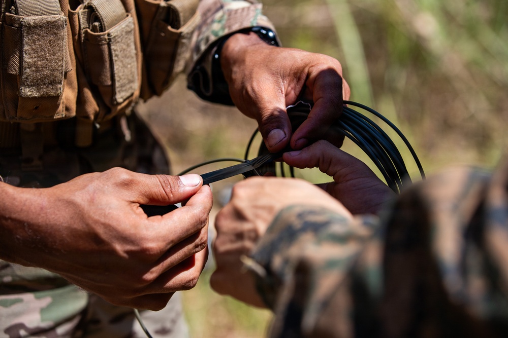 U.S. Marines and Panamanian Partners train on breaching techniques