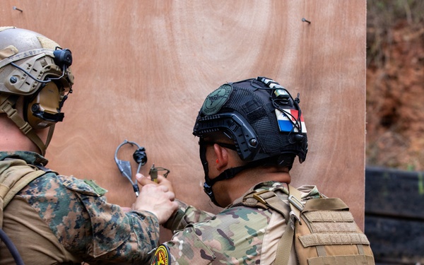 U.S. Marines and Panamanian Partners train on breaching techniques