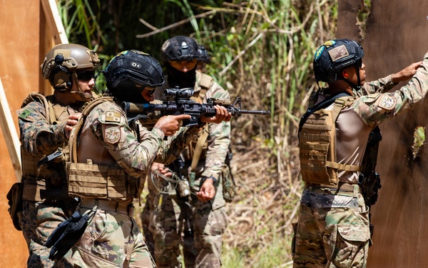 U.S. Marines and Panamanian Partners train on breaching techniques
