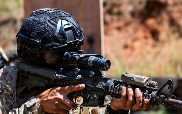 U.S. Marines and Panamanian Partners train on breaching techniques