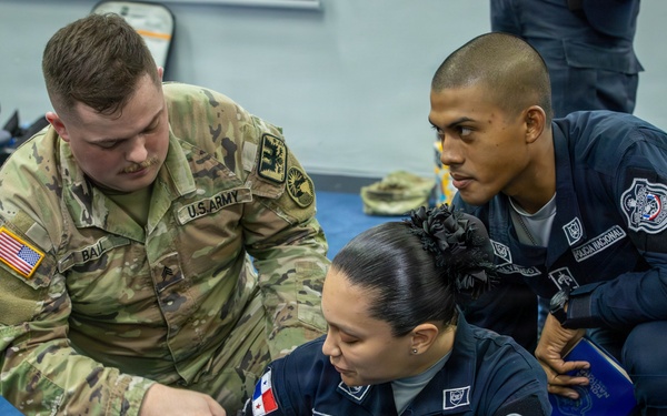 U.S. Army Conducts Advanced First Aid Training with Policía Nacional de Panamá Cadets