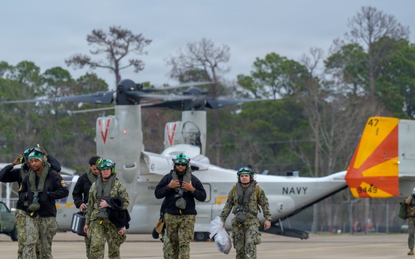 VRM-40 Sailors depart V-22 during Sentry South 26-2