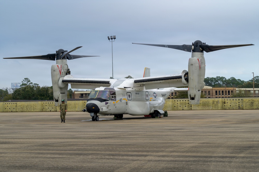 VRM-40 Sailors conduct postflight checks during Sentry South 26-2