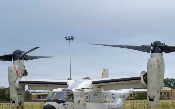 VRM-40 Sailors conduct postflight checks during Sentry South 26-2