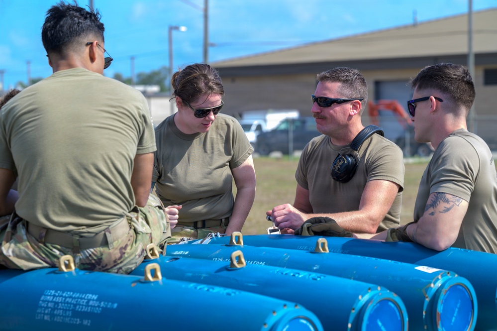 174th Attack Wing Airmen train 137th SOW on GBU-38 assembly during Sentry South 26-2