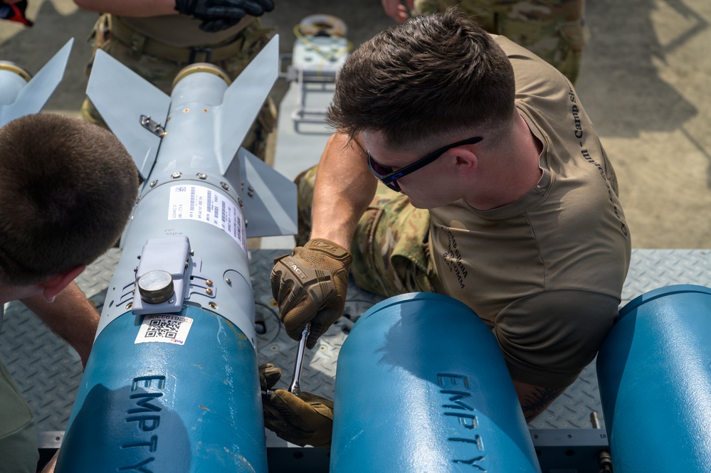137th SOW Airman secures GBU-38 tailfin during Sentry South 26-2