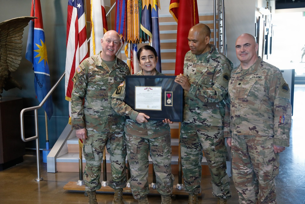 Division medical doctor receives Legion of Merit