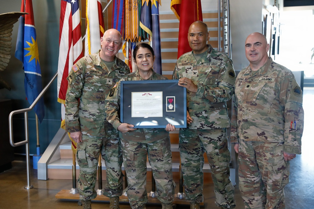 Division medical doctor receives Legion of Merit