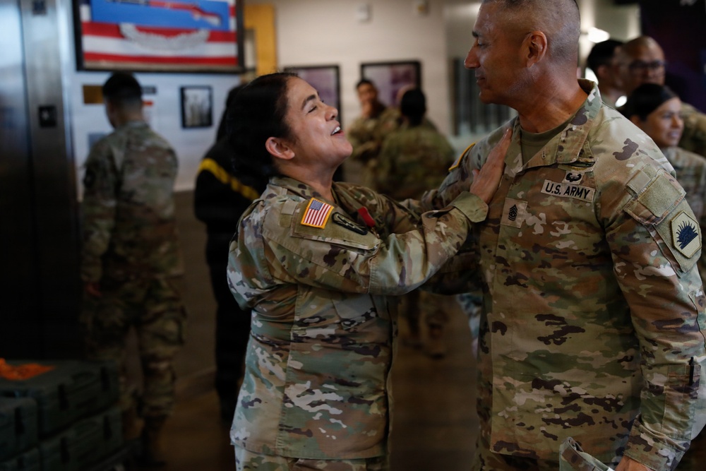 Division medical doctor receives Legion of Merit