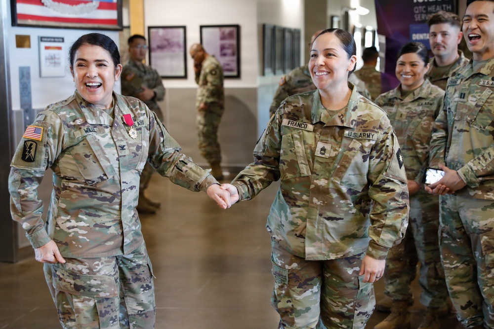Division medical doctor receives Legion of Merit