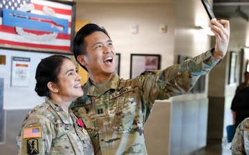 Division medical doctor receives Legion of Merit