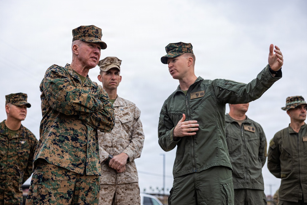 The Commandant, Gen. Eric M. Smith visits the 11th MEU