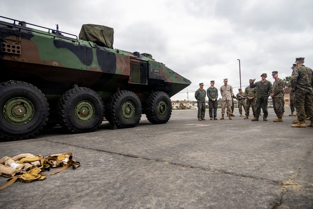 The Commandant, Gen. Eric M. Smith visits the 11th MEU