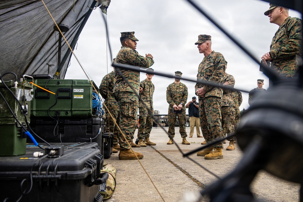 The Commandant, Gen. Eric M. Smith visits the 11th MEU