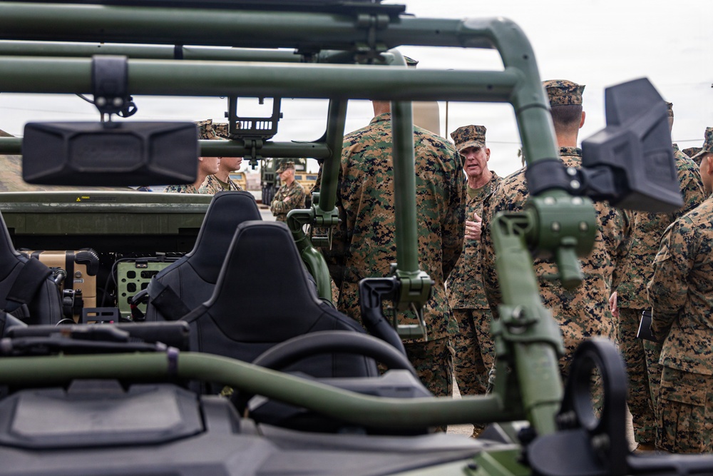 The Commandant, Gen. Eric M. Smith visits the 11th MEU