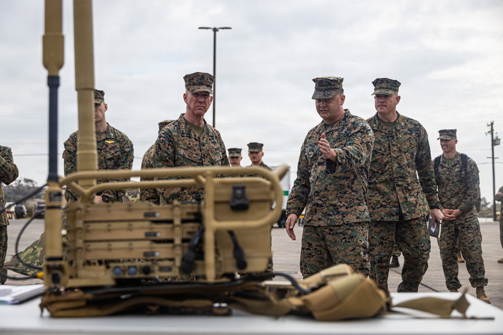 The Commandant, Gen. Eric M. Smith visits the 11th MEU