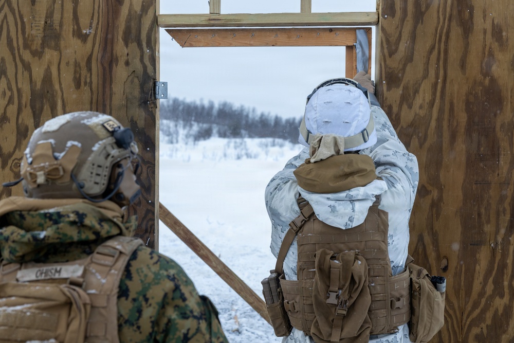 CORE 26 | Logistics Marines Hone Urban Breaching Capabilities for Arctic Exercise