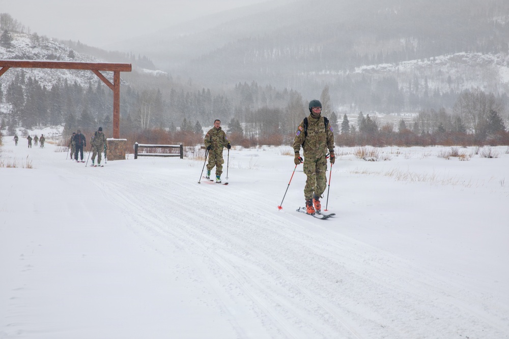 10th Mountain Division (LI) Soldiers Train for the Hale to Vail Traverse