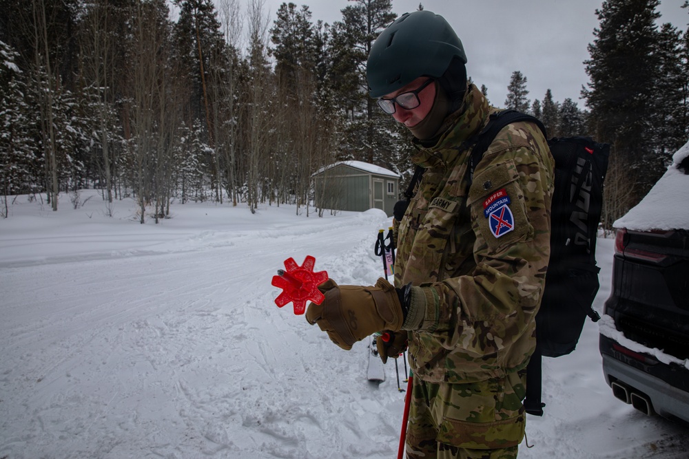 10th Mountain Division (LI) Soldiers Train for the Hale to Vail Traverse