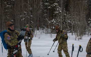 10th Mountain Division (LI) Soldiers Train for the Hale to Vail Traverse