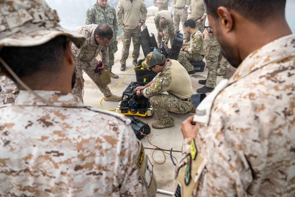 U.S., Kingdom of Saudi Arabia Conduct Joint Explosive Ordnance Disposal Training