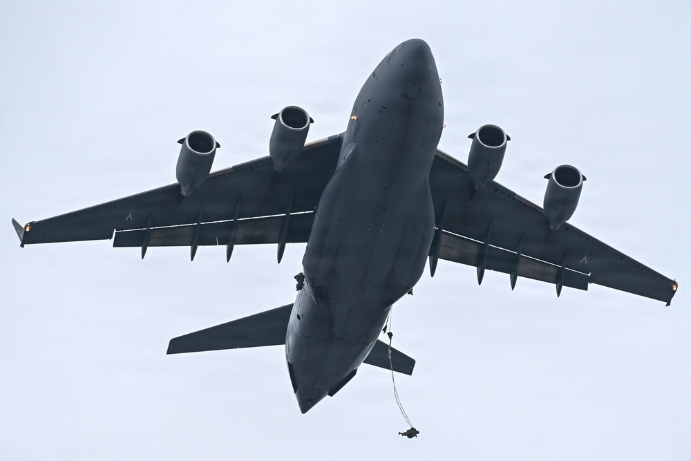 DVIDS - Images - 4-319th AFAR airborne operation [Image 6 of 23]
