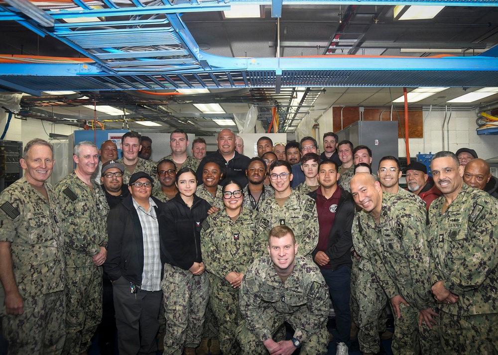 Commander, Naval Information Forces, meets with Information Warfare Sailors stationed in Guam.
