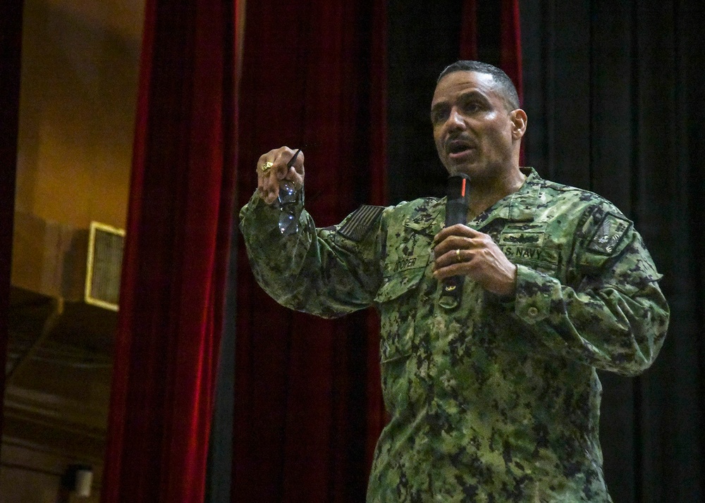 Commander, Naval Information Forces, meets with Information Warfare Sailors stationed in Guam.
