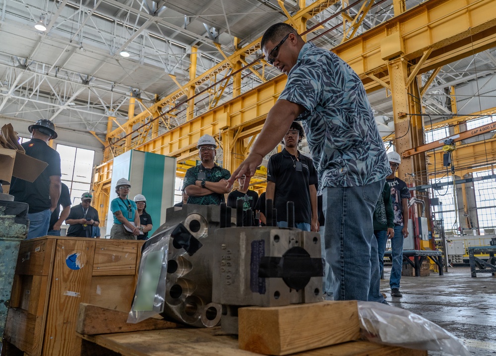 Aiea High visits PHNSY