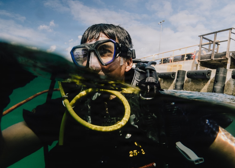 Sailors Hold Scuba Supervisor Qualification Training at Joint Base Pearl