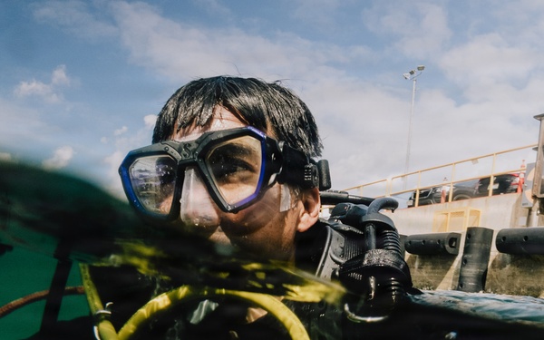 Sailors Hold Scuba Supervisor Qualification Training at Joint Base Pearl