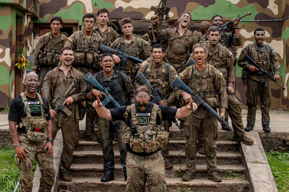 Jungle Operations Training Course - Panama: Recon Mission and Road Crossing