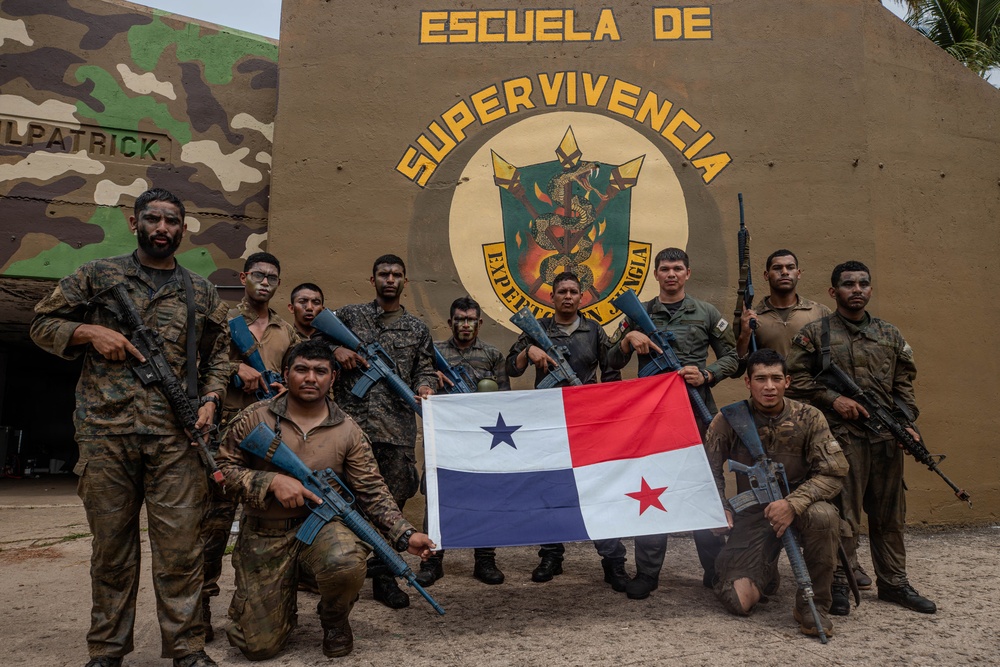 Jungle Operations Training Course - Panama: Recon Mission and Road Crossing