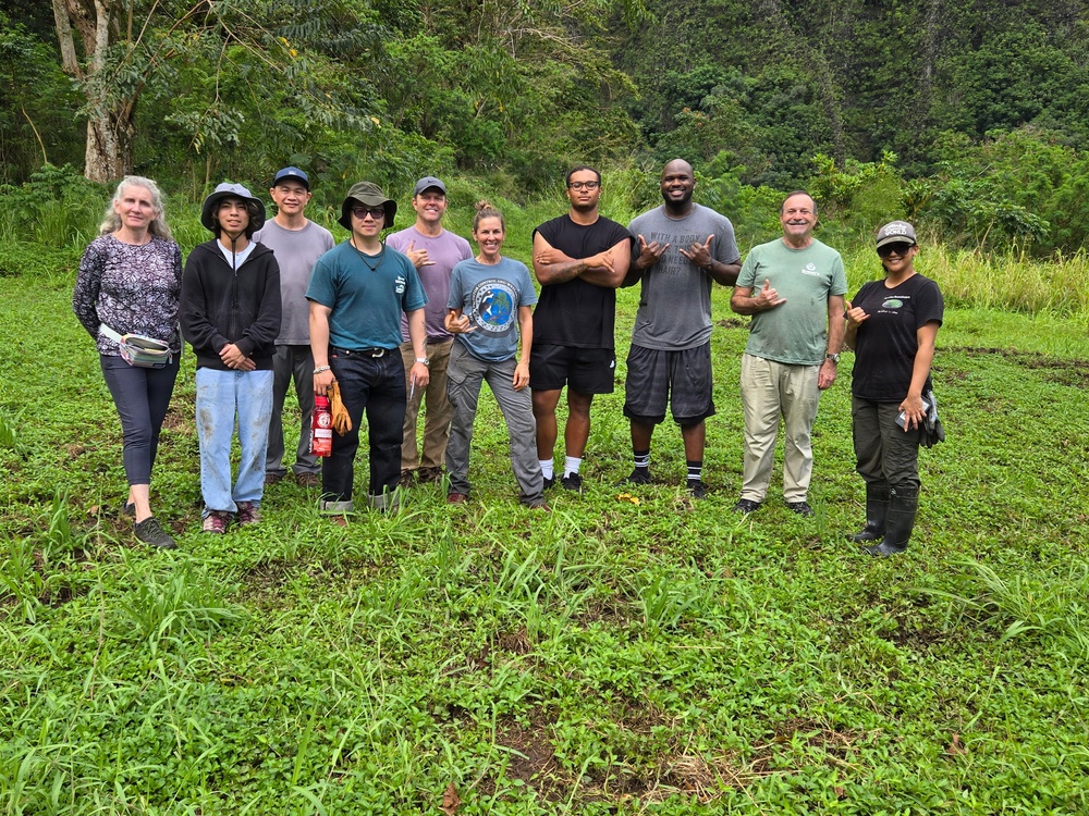Hawaii Military &amp; Civilians Give Back to Ko'olau Foundation