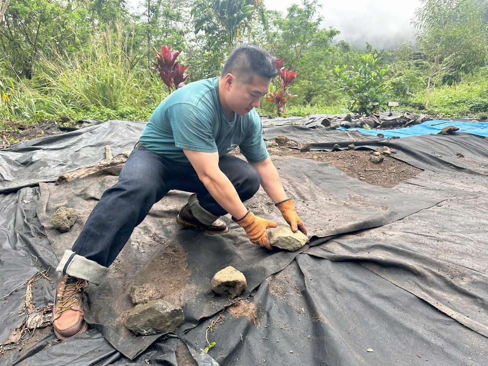 Hawaii Military &amp; Civilians Give Back to Ko'olau Foundation