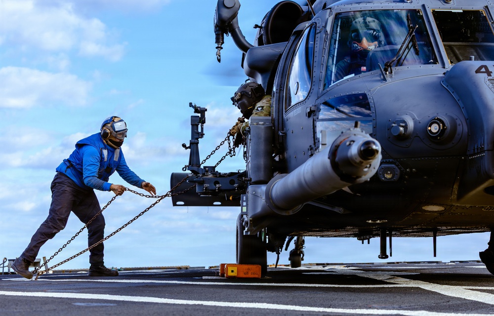 USS Milius (DDG 69) refuels 33rd Rescue Squadron helicopter