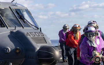 USS Milius (DDG 69) refuels 33rd Rescue Squadron helicopter
